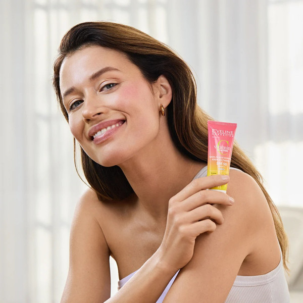 Фото - Крем для обличчя EVELINE Vitamin C 3x Action зволоження та захист SPF50 30 мл (5903416053378)