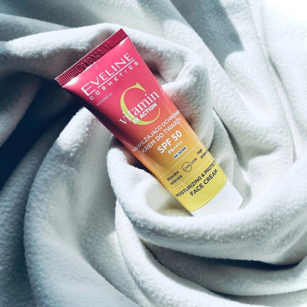 Фото - Крем для обличчя EVELINE Vitamin C 3x Action зволоження та захист SPF50 30 мл (5903416053378)