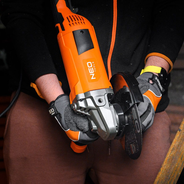 Фото - Болгарка Neo Tools 04-715