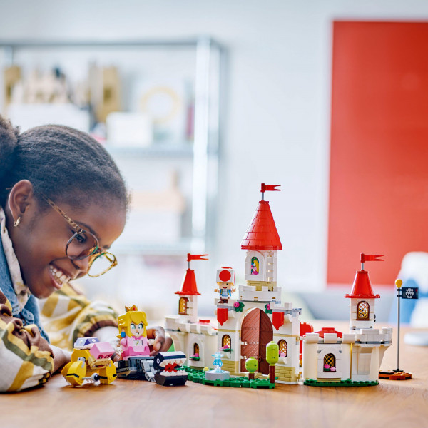 Фото - Конструктор LEGO Super Mario™ Битва з Роєм біля замку Піч (71435)