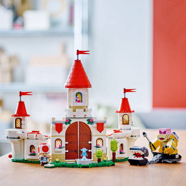 Фото - Конструктор LEGO Super Mario™ Битва з Роєм біля замку Піч (71435)