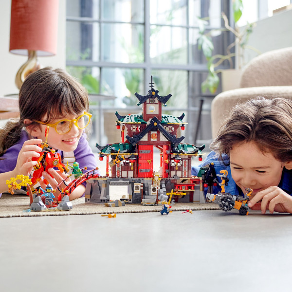 Фото - Конструктор LEGO Ninjago Храм-додзьо ніндзя (71767)