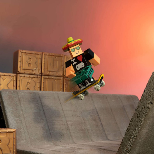 Фото - Коллекционная фигурка Jazwares Roblox Avatar Shop Retro 8-Bit Gamer (ROB0351)