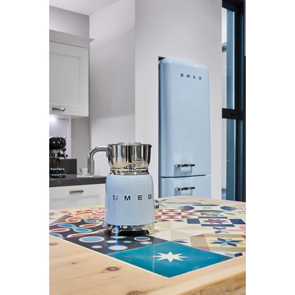 Фото - Модуль для збивання молока Smeg MFF01PBEU