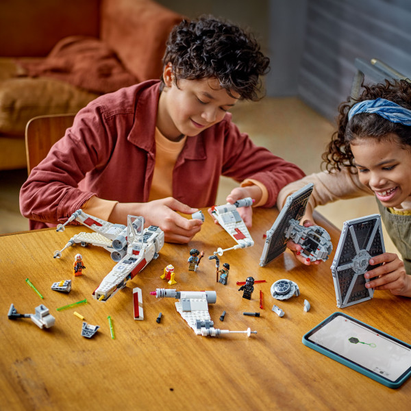 Фото - Конструктор LEGO Star Wars™ Збірний пакет «Винищувач TIE і Корабель X-wing» (75393)