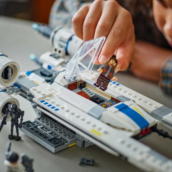 Фото - Конструктор LEGO Star Wars Повстанческий истребитель U-Wing (75399)