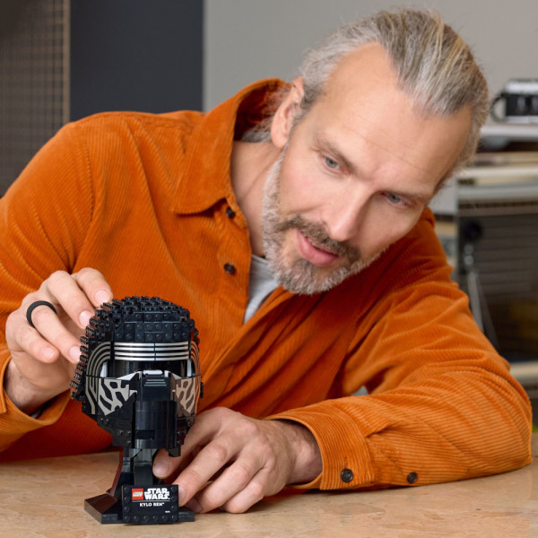 Фото - Конструктор LEGO Star Wars Шлем Кайло Рена (75415)