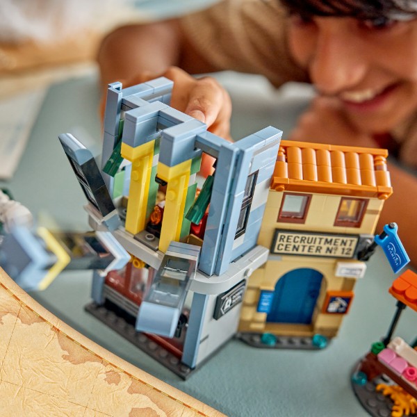 Фото - Конструктор LEGO ONE PIECE Схватка с капитаном Смокером (75642)