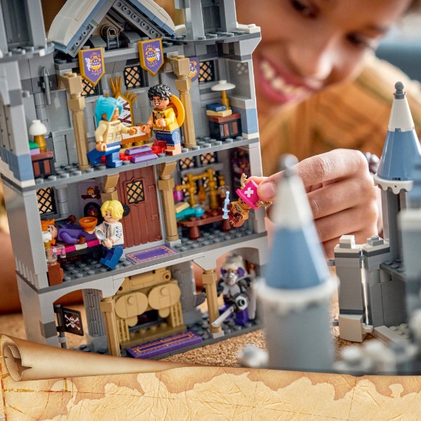 Фото - Конструктор LEGO ONE PIECE Битва у замка Драм (75645)