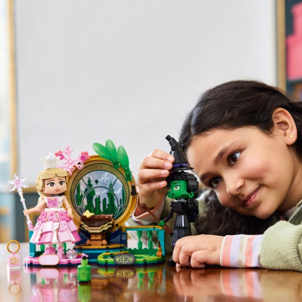 Фото - Конструктор LEGO Wicked Фігурки Ельфаби й Ґлінди (75682)