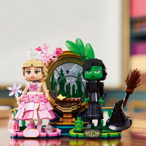Фото - Конструктор LEGO Wicked Фігурки Ельфаби й Ґлінди (75682)