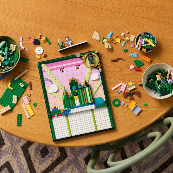 Фото - Конструктор LEGO Wicked Эмеральд-сити Настенный декор (75685)