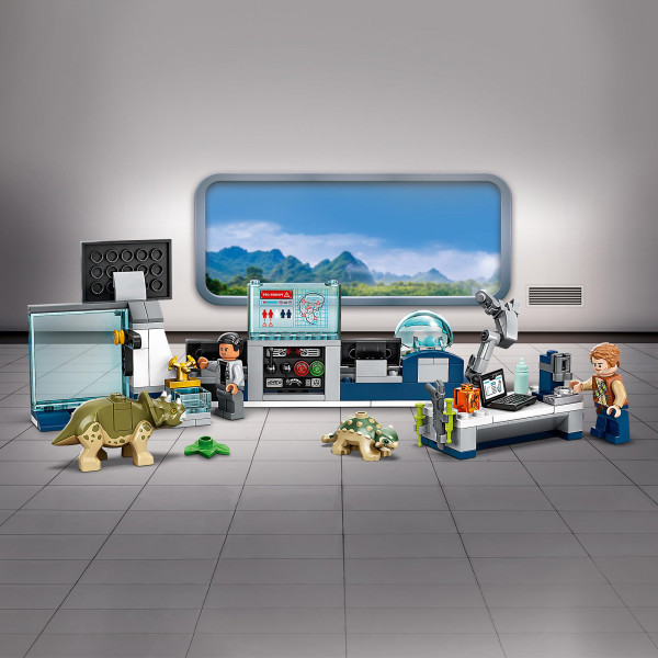 Фото - Конструктор LEGO Jurassic World Лаборатория доктора Ву: Пебег детёнышей динозавра (75939)