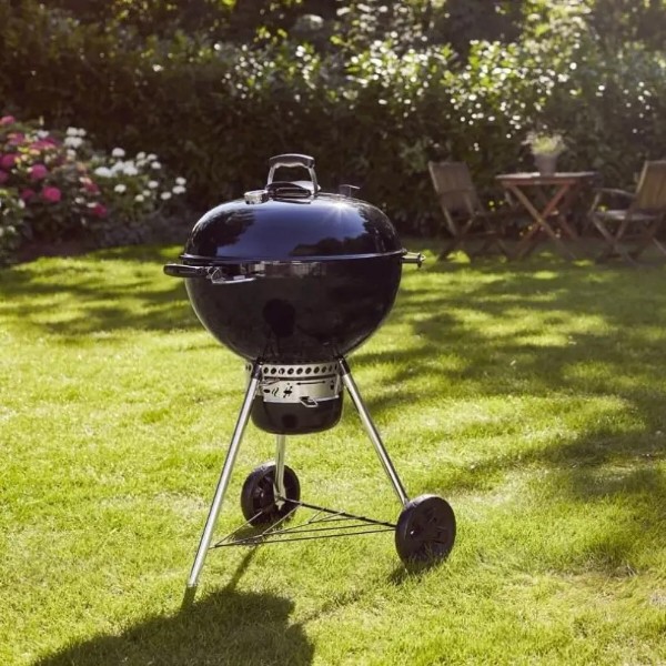 Фото - Мангал для пікніка Weber Master-Touch GBS E-5750 57 см (14701004)