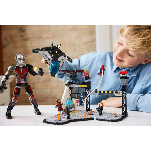 Фото - Конструктор LEGO Marvel Перший месник: Протистояння Пригодницька битва (76314)