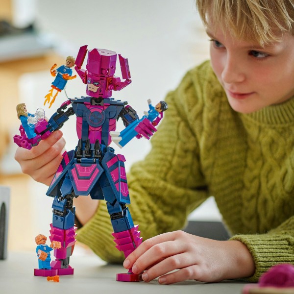 Фото - Конструктор LEGO Super Heroes Marvel Фантастична четвірка проти Ґалактуса: фігурка для складання (76316)