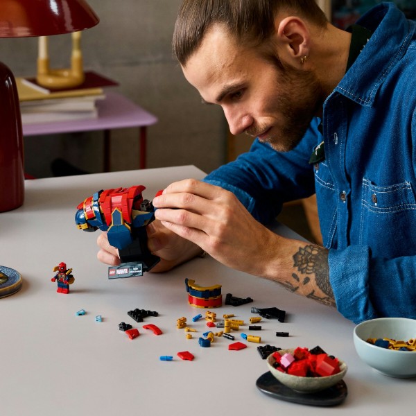 Фото - Конструктор LEGO  Super Heroes Marvel Бюст Железного Человека-Паука (76326)