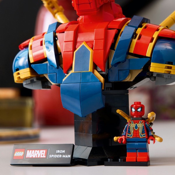 Фото - Конструктор LEGO  Super Heroes Marvel Бюст Железного Человека-Паука (76326)