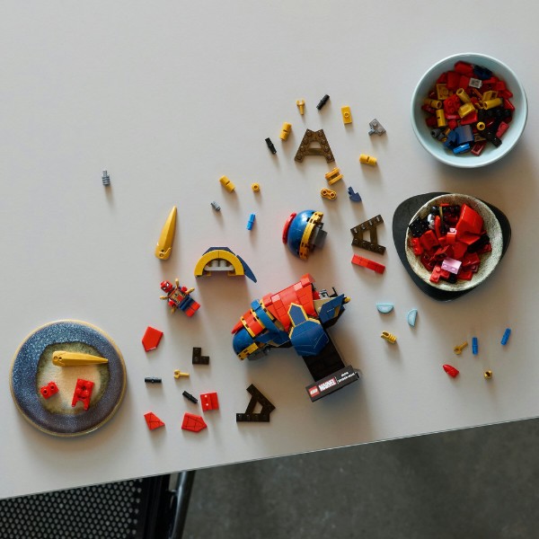 Фото - Конструктор LEGO  Super Heroes Marvel Бюст Железного Человека-Паука (76326)