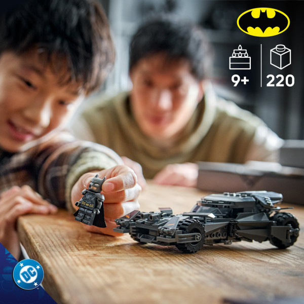 Фото - Конструктор LEGO Super Heroes Бетмобіль із фільму «Бетмен проти Супермена» (76331)