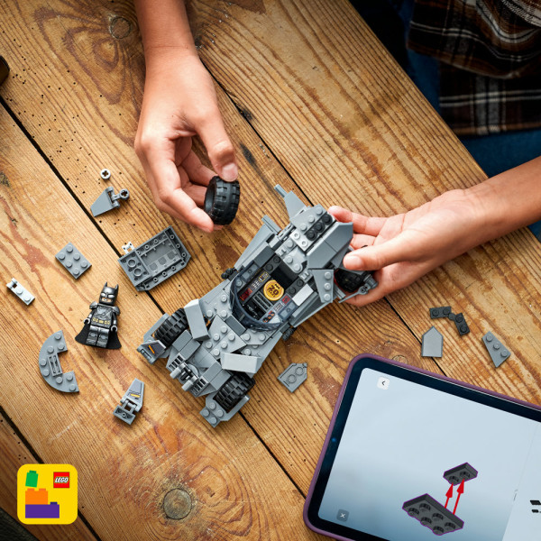 Фото - Конструктор LEGO Super Heroes Бетмобіль із фільму «Бетмен проти Супермена» (76331)