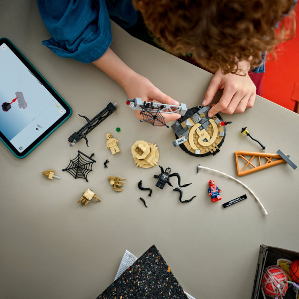 Фото - Конструктор LEGO  Super Heroes Marvel Легендарна битва: Людина-павук vs. Піщана людина (76334)