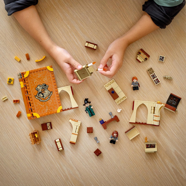 Фото - Конструктор LEGO Harry Potter В Хогвартсе урок трансфігурації (76382)
