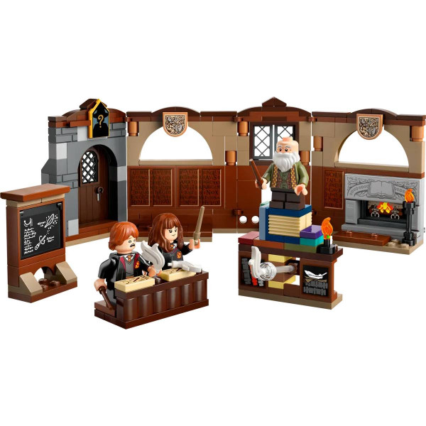 Фото - Уцінка - Конструктор LEGO Harry Potter Замок Гоґвортс™: урок чарів (76442)