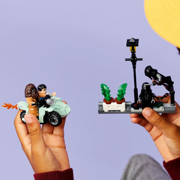 Фото - Конструктор LEGO Harry Potter TM Хагрид и Гарри: Побег с Тисовой улицы (76459)