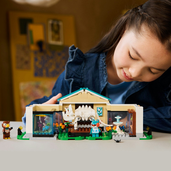 Фото - Конструктор LEGO Animal Crossing Музейна колекція Blathers (77056)