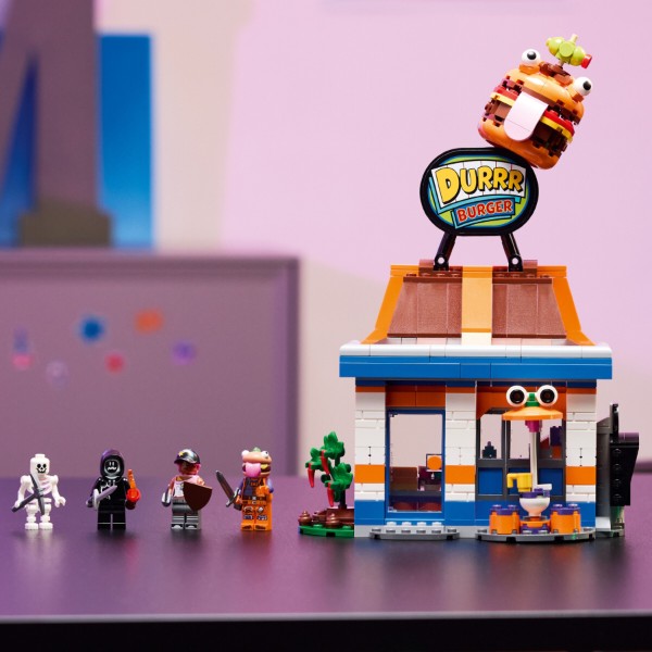 Фото - Конструктор LEGO Fortnite Durrr Burger ресторан (77076)