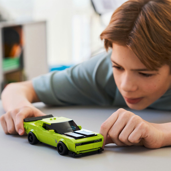 Фото - Конструктор LEGO  Speed Champions Спортивний автомобіль Dodge Challenger SRT Hellcat (77237)