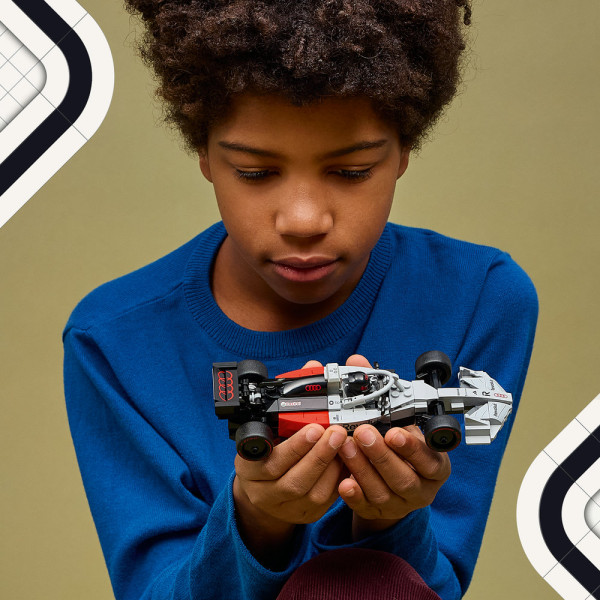 Фото - Конструктор LEGO Speed Champions Гоночний автомобіль Audi Revolut F1® Team R26 (77259)