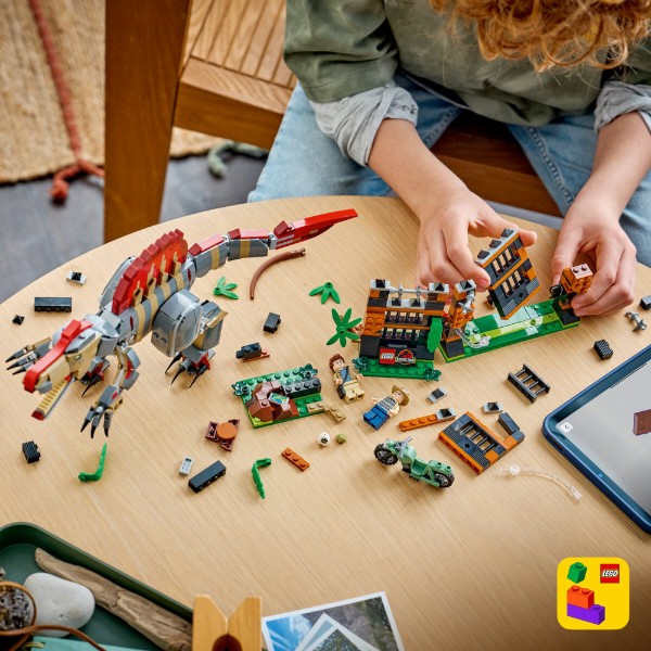 Фото - Конструктор LEGO Jurassic World Втеча спинозавра (77982)