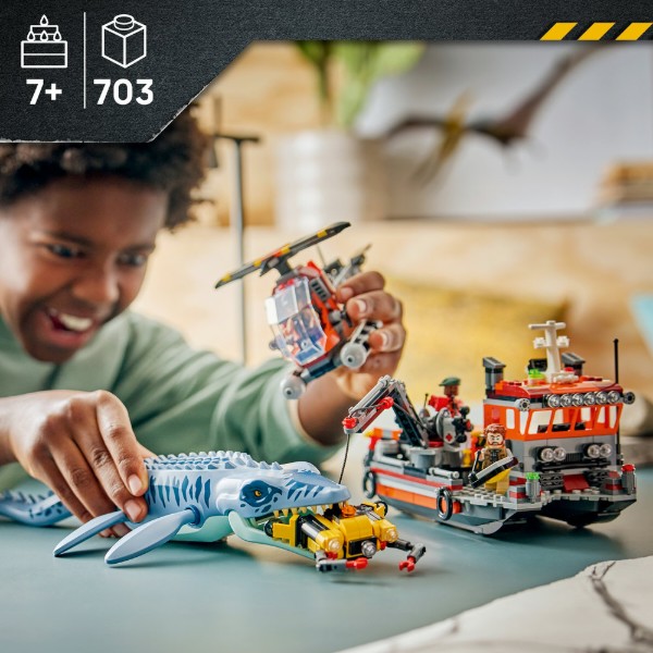 Фото - Конструктор LEGO Jurassic World Напад мозазавра на човен (77983)