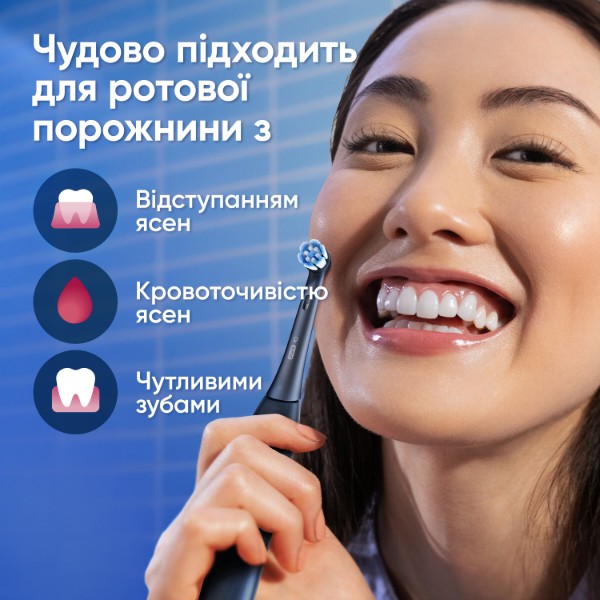 Фото - Зубна щітка електрична Oral-B iO 3 Gifting Edition Чорна + Дорожній чохол + 3 змінні насадки