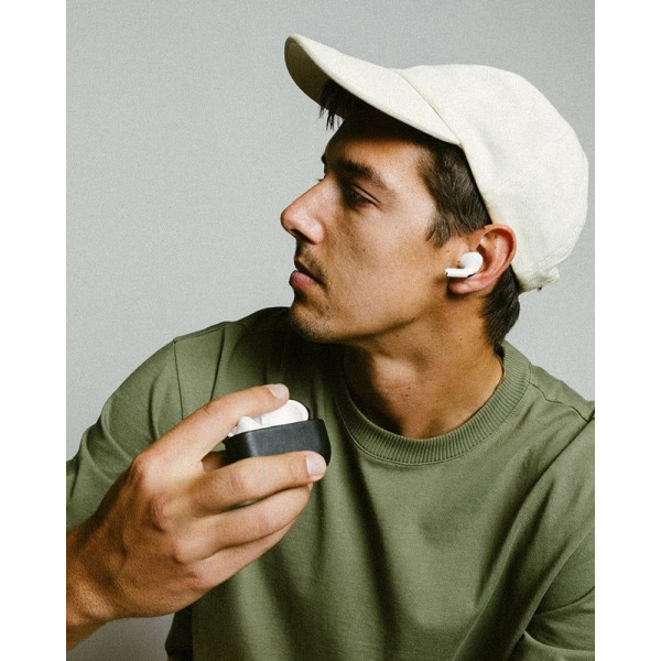 Фото - Чохол для навушників Nomad Modern Leather Case Black for Airpods 4th Gen (NM014582858)