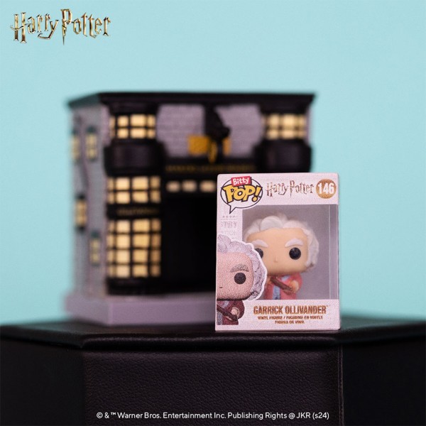 Фото - Колекційна фігурка FUNKO BITTY POP! Town серії Гаррі Поттер - ОЛІВАНДЕР І МАГАЗИН ЧАРІВНИХ Паличок (83627)
