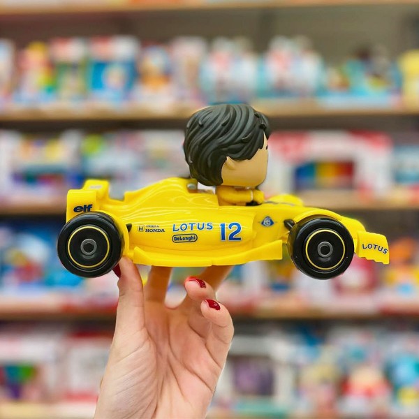 Фото - Колекційна фігурка FUNKO POP! серії Формула-1 - АЙРТОН СЕННА У БОЛІДІ (86181)