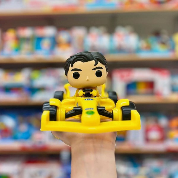 Фото - Колекційна фігурка FUNKO POP! серії Формула-1 - АЙРТОН СЕННА У БОЛІДІ (86181)