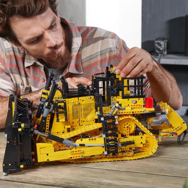 Фото - Конструктор LEGO Technic Бульдозер Cat D11 на пульті управління (42131)