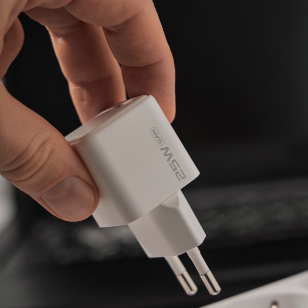 Фото - Сетевое зарядное устройство Proove Pocket GaN 25W (Type-C) white (WCPG25010202)