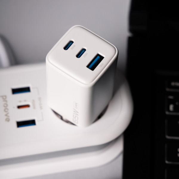 Фото - Сетевое зарядное устройство Proove Pocket GaN 65W (2Type-C + USB) White (WCPG65121202)
