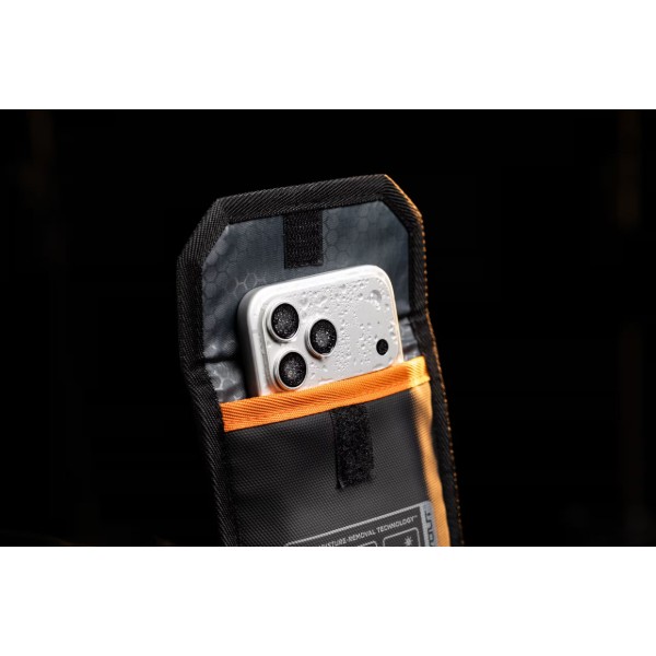 Фото - Чехол для смартфона UAG осушитель с технологией DRYOUT Active Moisture-Removal, Black (98418211V4040)