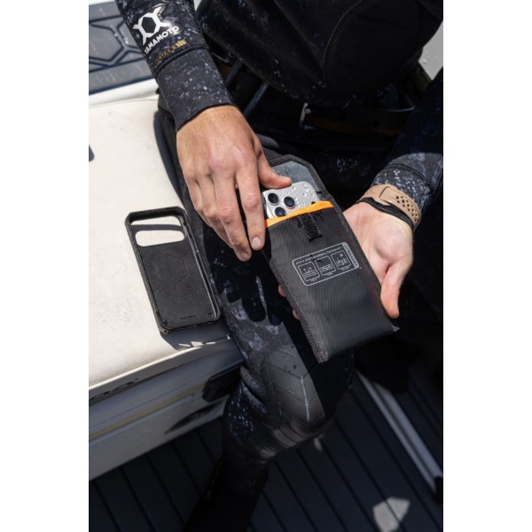 Фото - Чехол для смартфона UAG осушитель с технологией DRYOUT Active Moisture-Removal, Black (98418211V4040)