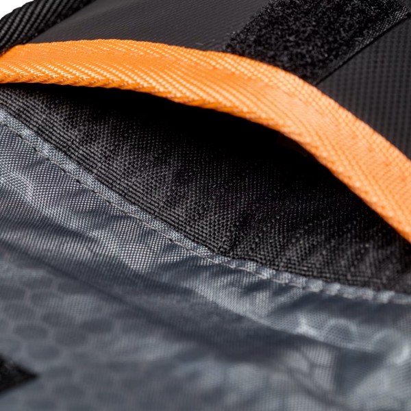 Фото - Чехол для смартфона UAG осушитель с технологией DRYOUT Active Moisture-Removal, Black (98418211V4040)