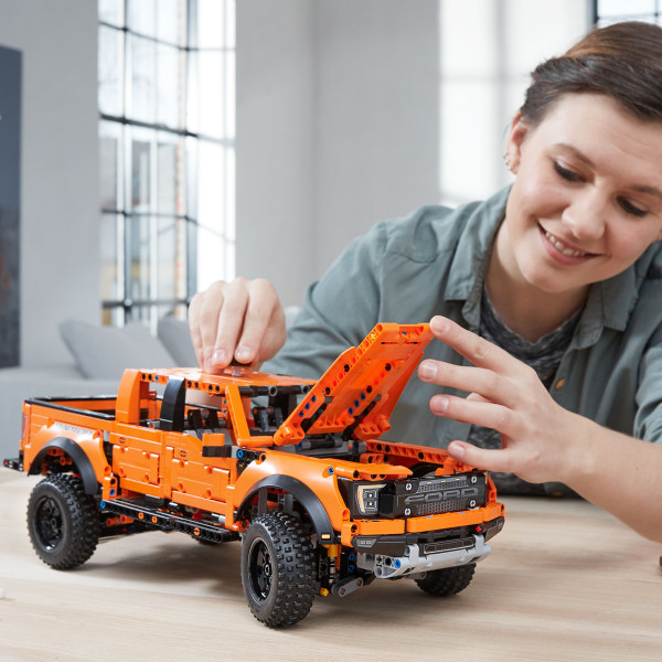 Фото - Конструктор LEGO Technic Ford F-150 Raptor (42126)