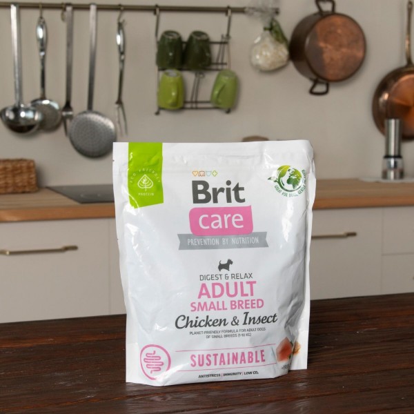 Фото - Сухой корм для собак Brit Care Dog Sustainable Adult Small Breed с курицей и насекомыми 1 кг (8595602558674)