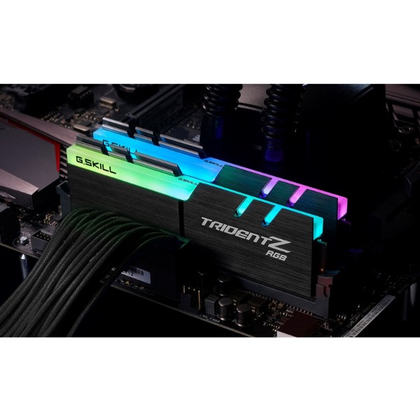 Фото - Память DDR G.Skill 16GB DDR4-4000 K2 (F4-4000C18D-16GTZRB)