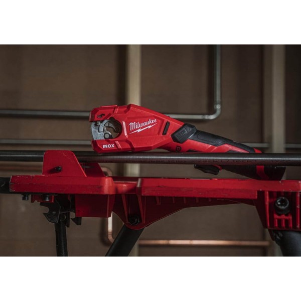 Фото - Труборез Milwaukee M12PCSS-202C (4933479242)
